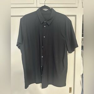 Vuori Men’s black button down short sleeve shirt. Size XL. Lightly worn.